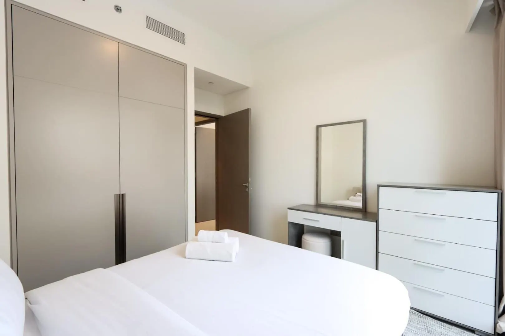 Apartment Livbnb-Modern 2Br With Partial Burj Khalifa View Dubai